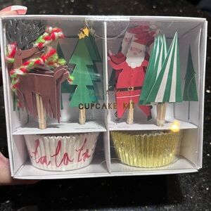 Meri Meri 24 piece cupcake kit Christmas theme NWT